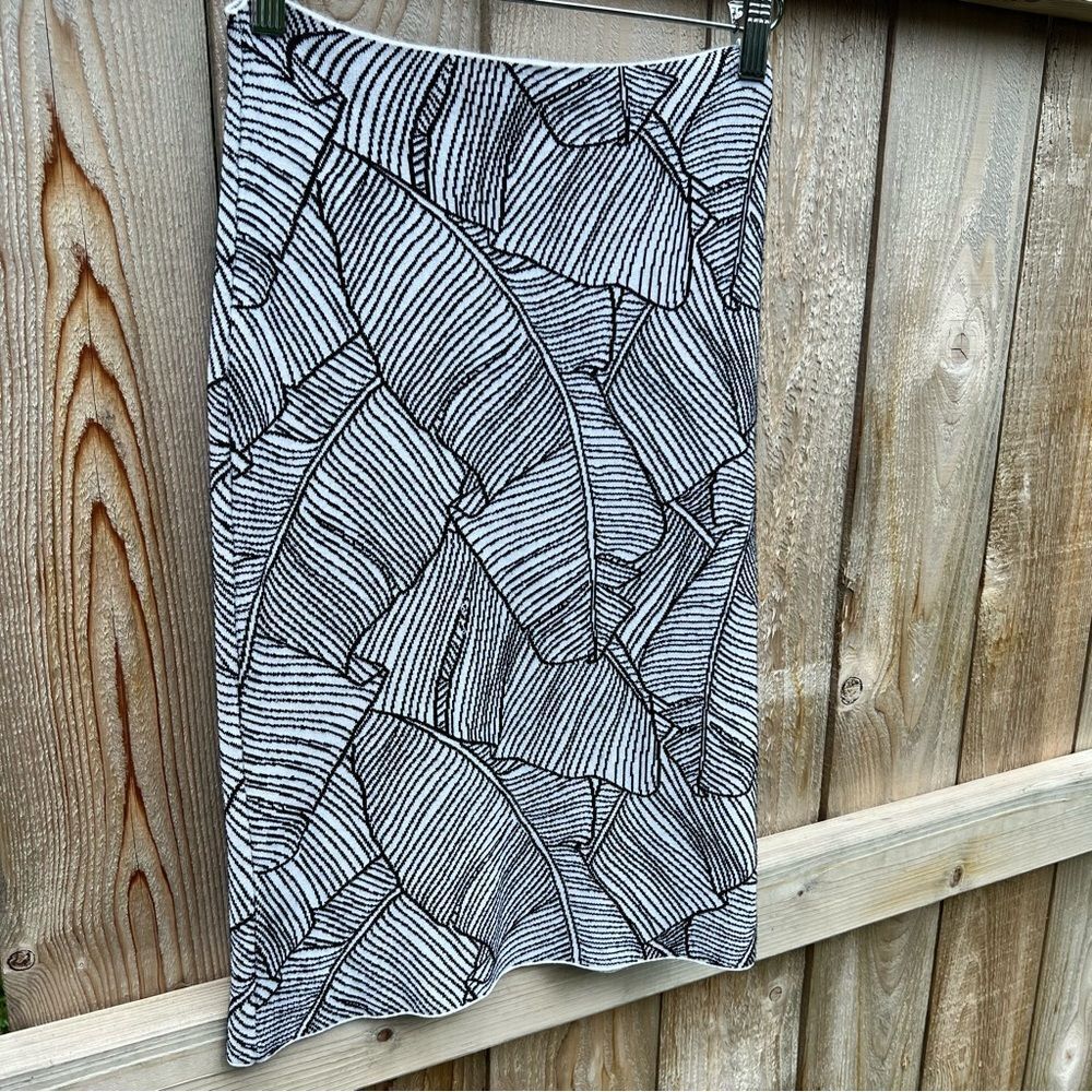 SALE …Ella Moss Stretchy Midi Pencil Skirt Black-and-white Graphic  size XS